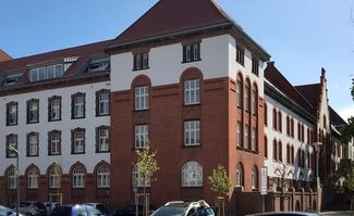 Außenansicht eines Altbau-Gebäudes