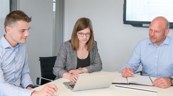 Das Team am Lindschulte-Standort Brühl in einem Meeting