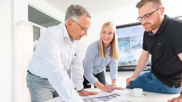Unser Team in München-Ost bei einer Besprechung